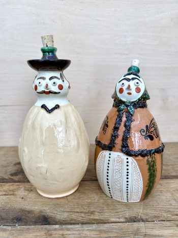 Pair of vinegar and oil bottles from Hungary, the full-bodied